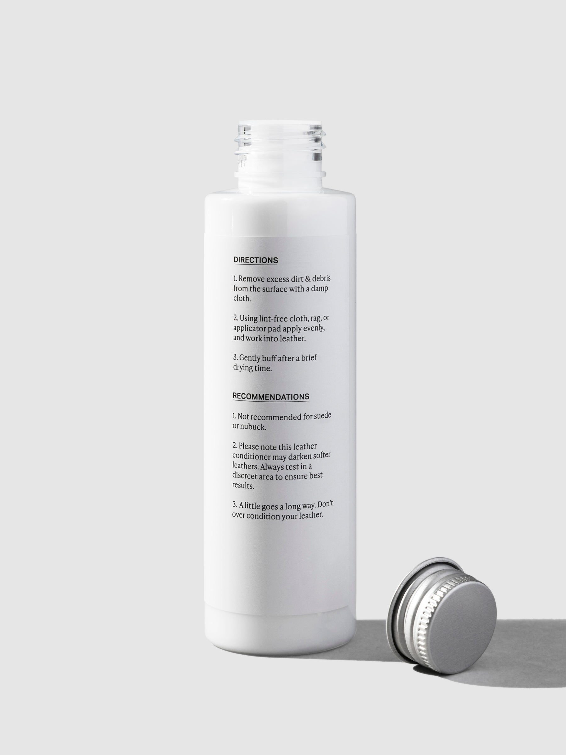 Conditioner displayed on a neutral background.