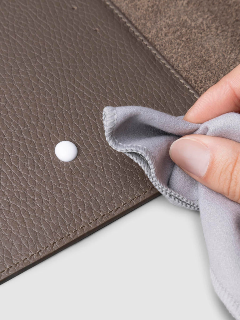 leather conditioner application zipper