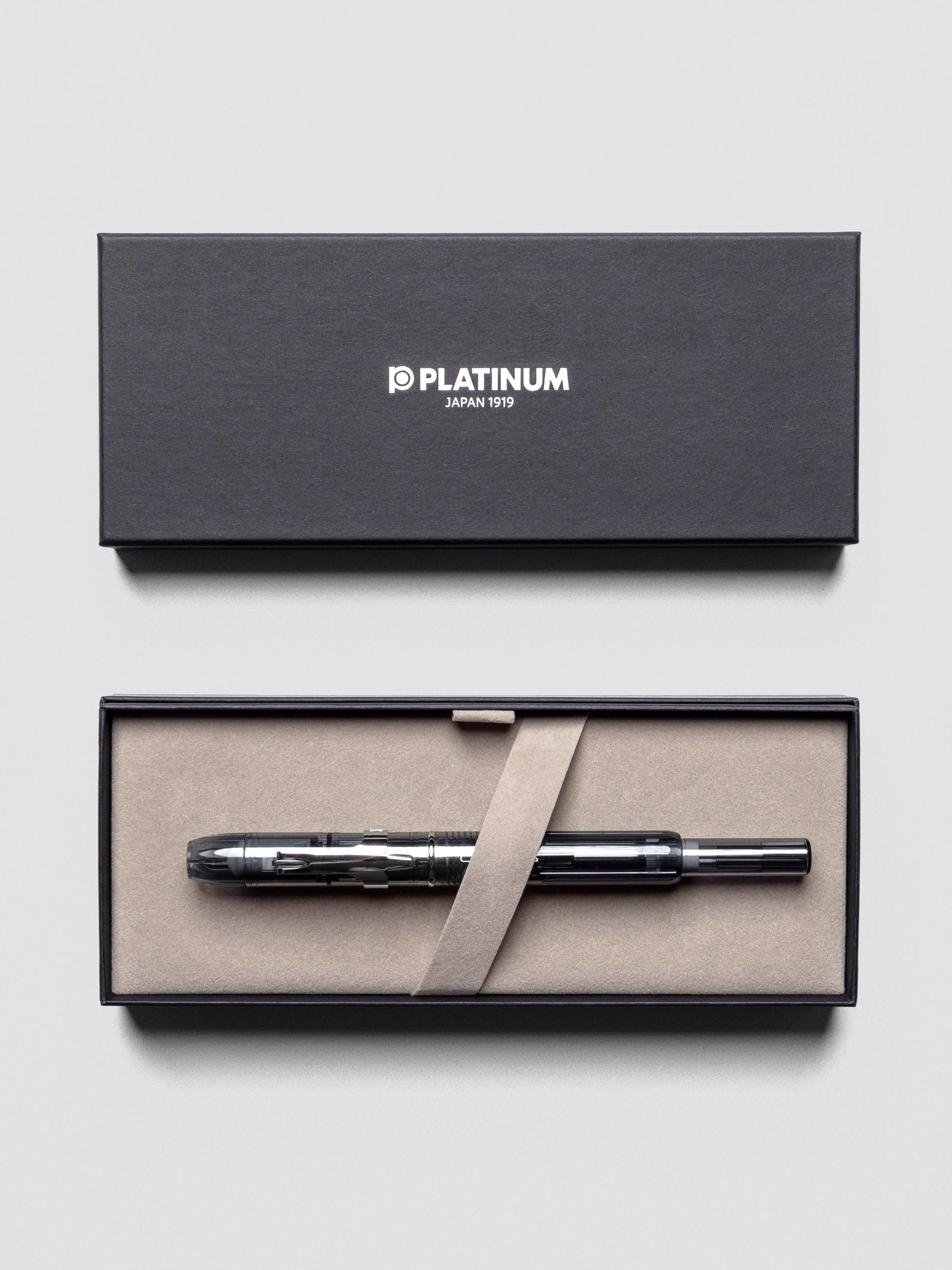 Platinum Curidas Fountain Pen in Graphite Smoke shown at an angle with clip.