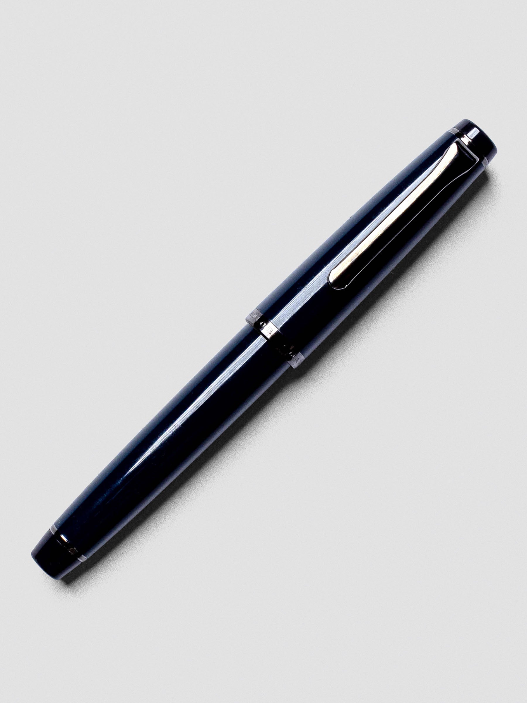 Sailor Recle Fountain Pen Medium in Iron Blue shown capped with glossy resin body.