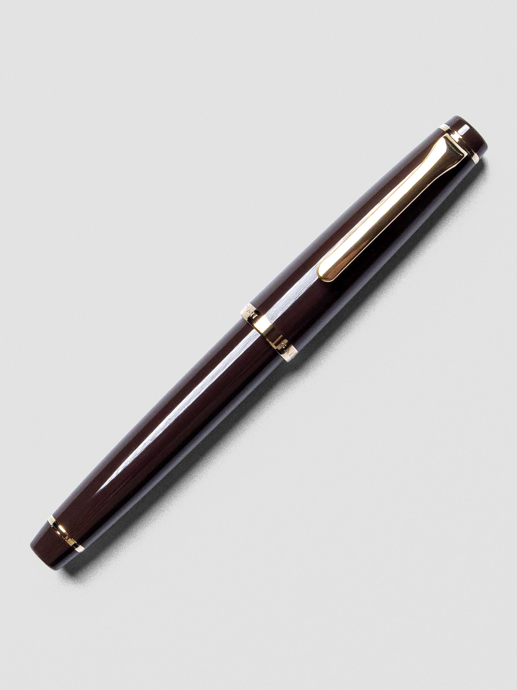 Sailor Recle Fountain Pen Medium in Pale Brown shown capped with resin barrel.