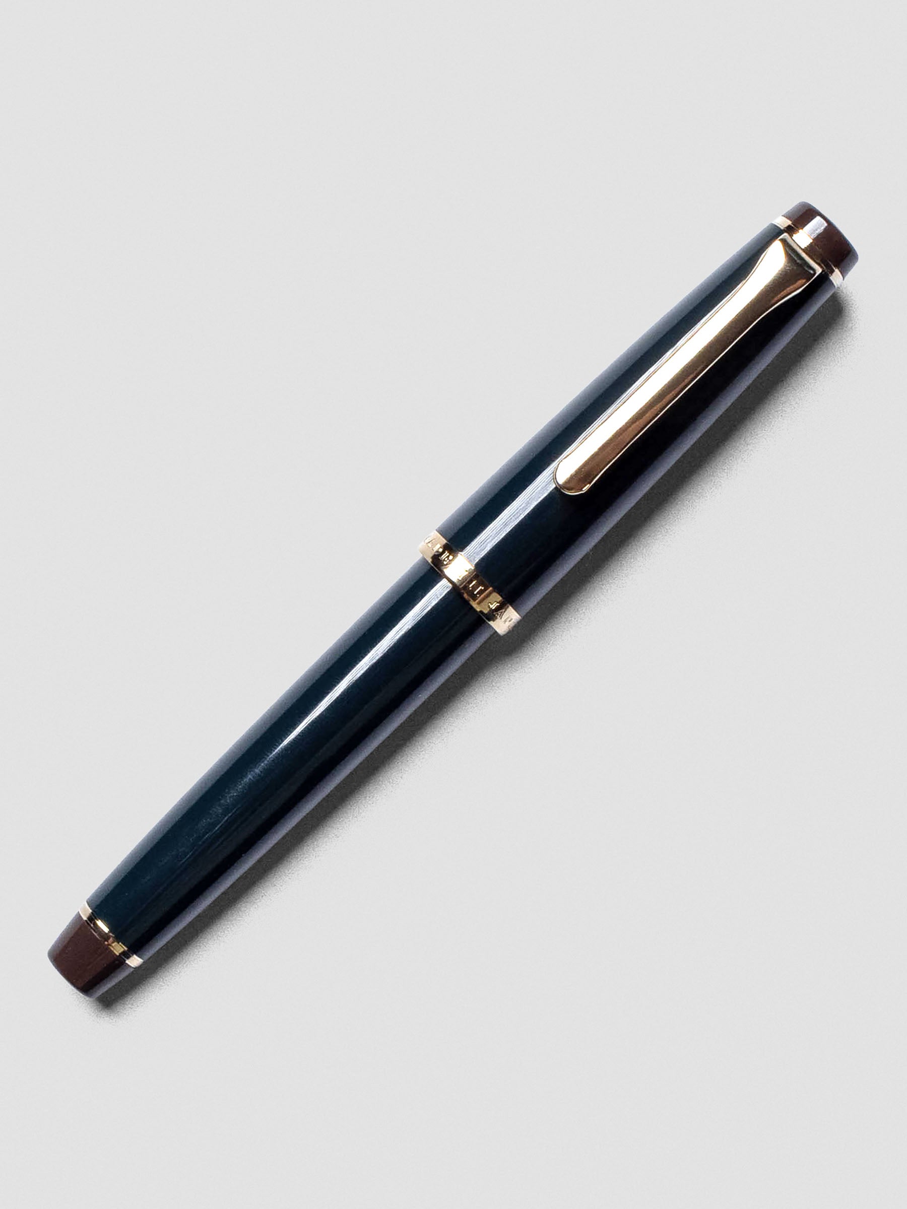 Sailor Recle Fountain Pen Medium in Teal Green shown capped with flat-top design.