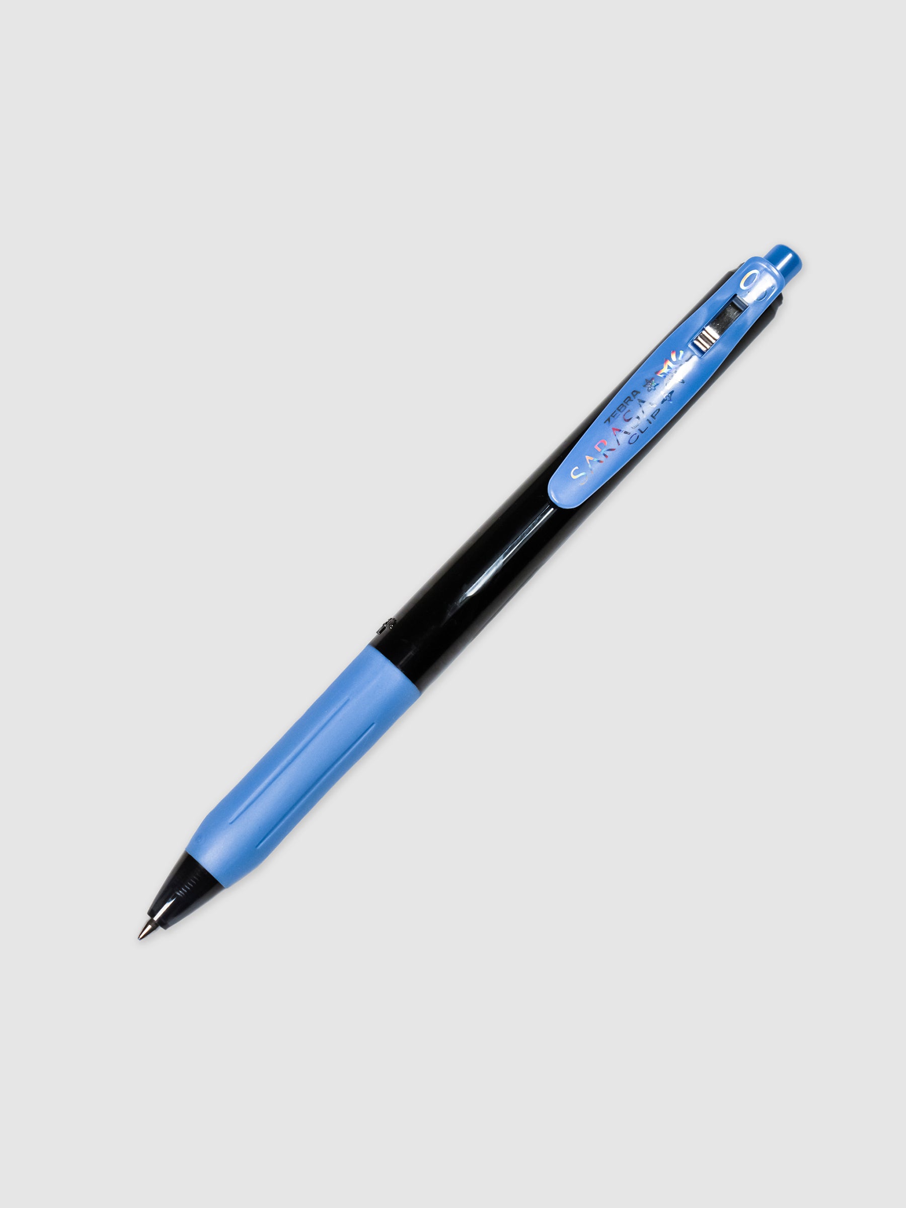 Zebra Sarasa Clip with a 0.5 mm nib in the Decoshine Series in the color Shiny Royal Blue. The pen is turned to the right against a neutral background.