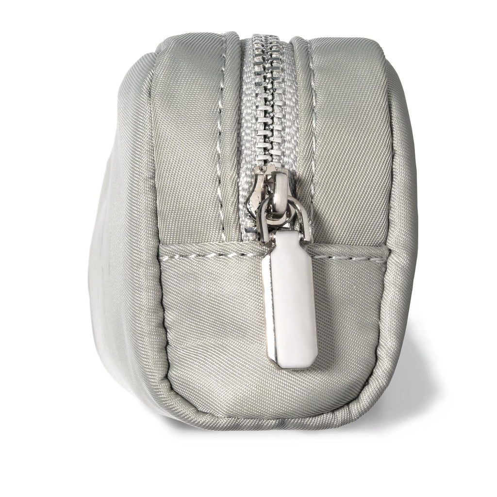 Closeup of Ristretto pouch zipper hardware. 