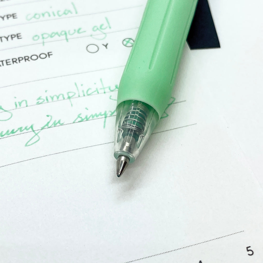 Zebra Sarasa Clip, 0.5 mm, Milk Green, Cloth and Paper. Close up on pen nib and writing sample.